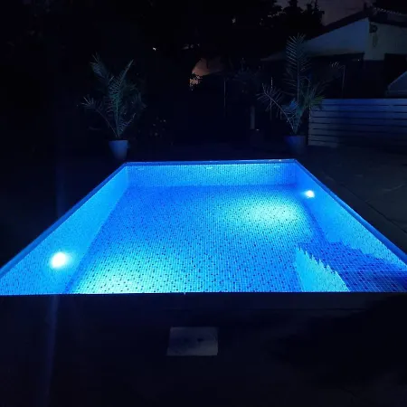 Best-Preis Ferienhaus Mit Pool-Sauna-Kamin Und Feuerstelle Mit Self-Check-In Fuer Bis Zu 6 Personen Im Herzen Von Wittenberge