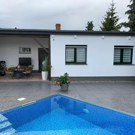 Best-Preis Ferienhaus Mit Pool-Sauna-Kamin Und Feuerstelle Mit Self-Check-In Fuer Bis Zu 6 Personen Im Herzen Von Wittenberge