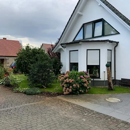 Best-Preis Ferienhaus Mit Pool-Sauna-Kamin Und Feuerstelle Mit Self-Check-In Fuer Bis Zu 6 Personen Im Herzen Von Wittenberge
